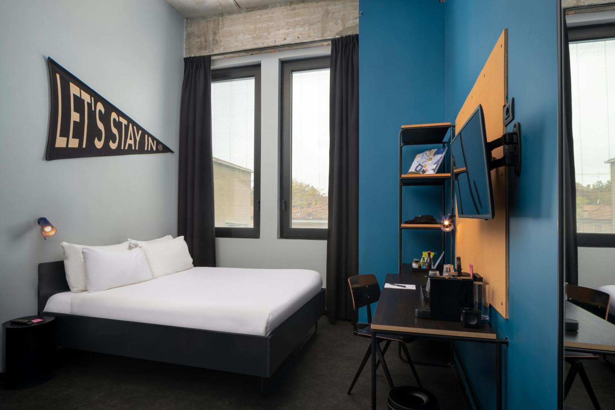 Standard Queen Room