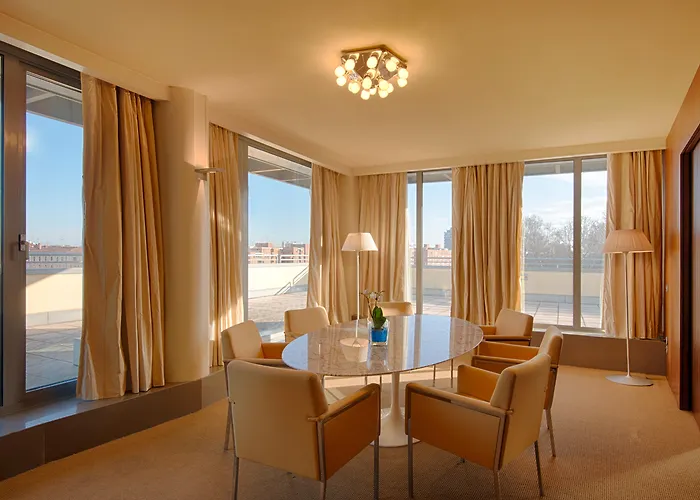 NH Bologna De La GareAlbergo